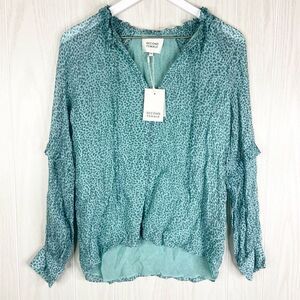 Second Female NWT Balloon Sleeve Blouse Size Small